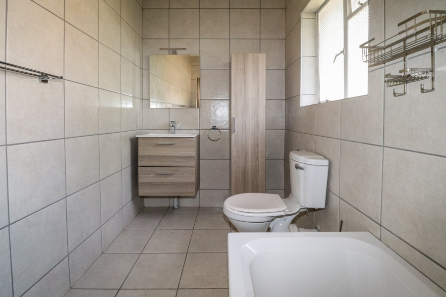 To Let 4 Bedroom Property for Rent in Flamwood North West